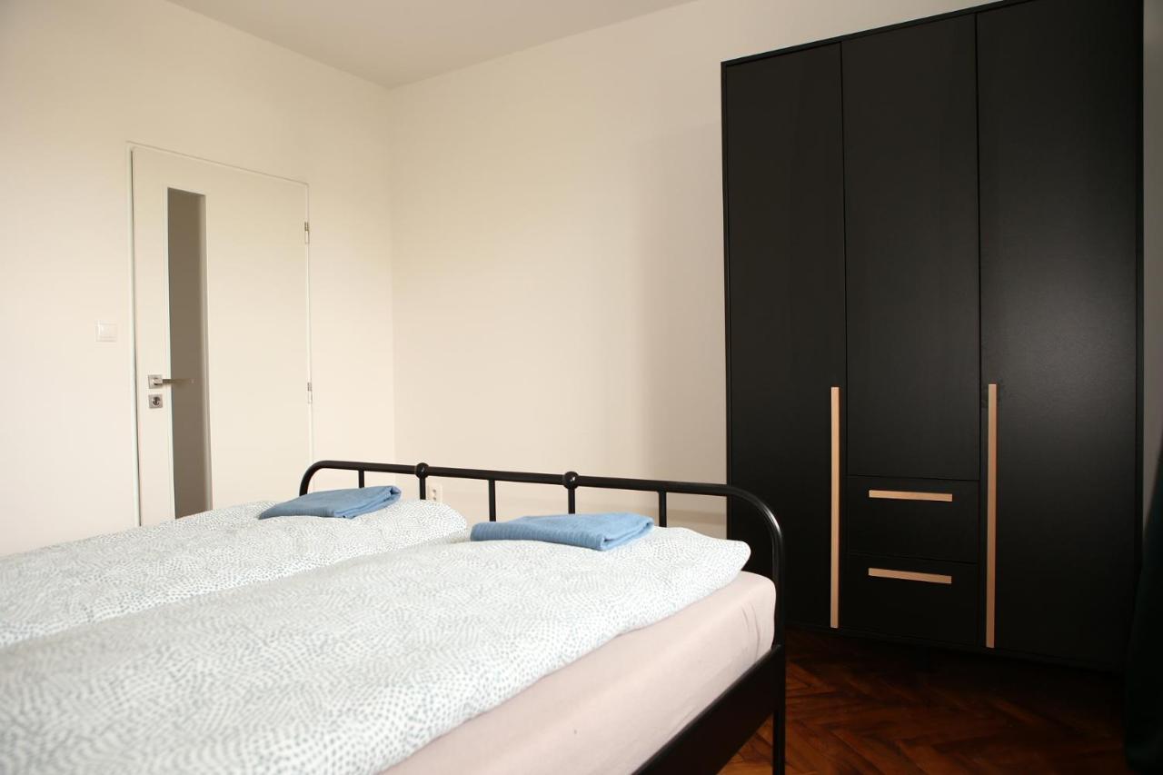 New Colorful Apartment With Big Balcony Братислава Екстериор снимка