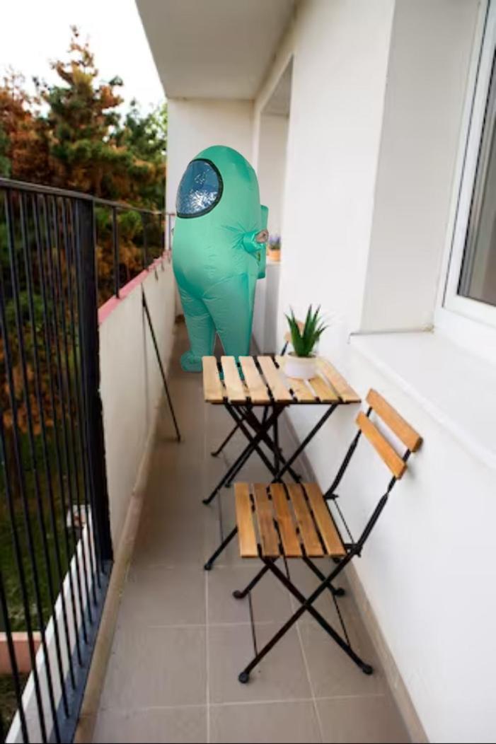 New Colorful Apartment With Big Balcony Братислава Екстериор снимка