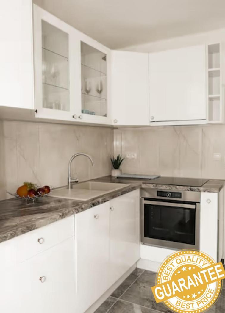 New Colorful Apartment With Big Balcony Братислава Екстериор снимка