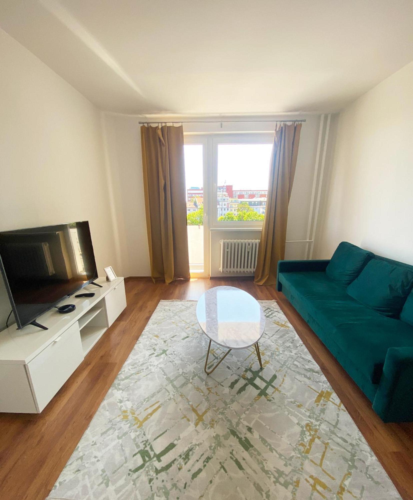 New Colorful Apartment With Big Balcony Братислава Екстериор снимка