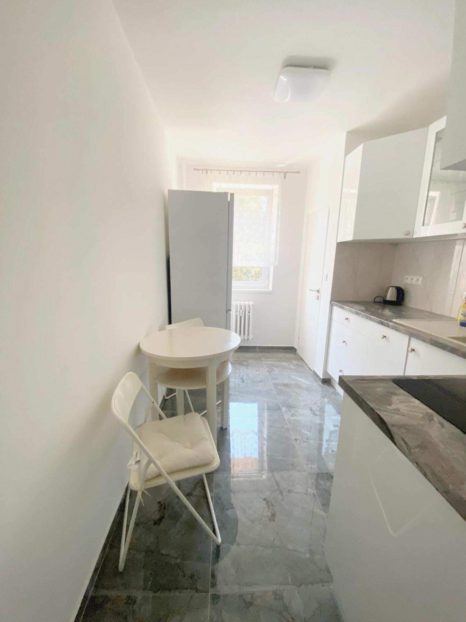 New Colorful Apartment With Big Balcony Братислава Екстериор снимка